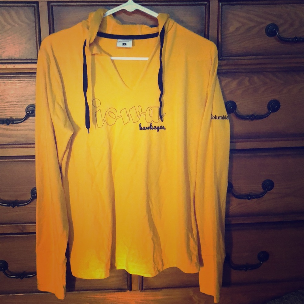Columbia Iowa Hawkeye long sleeved hooded T